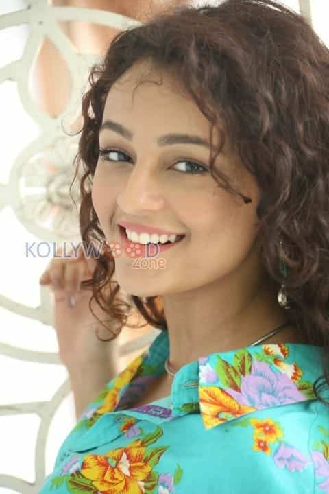 Actress Seerath Kapoor Photos 48