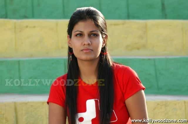 Actress Shreya Dhanwanthary 12