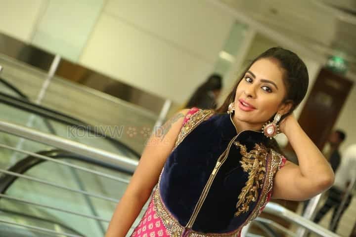 Actress Sri Reddy Mallidi Photos 09