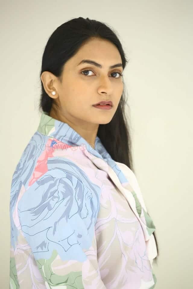 Actress Swetha Varma at Kondaveedu Movie Press Meet Photos 04