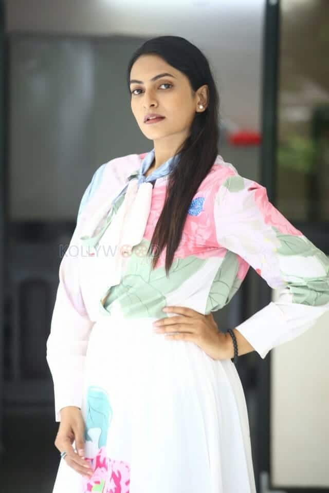 Actress Swetha Varma at Kondaveedu Movie Press Meet Photos 11