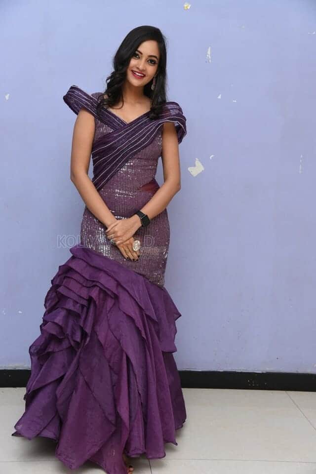 Actress Tamanna Vyas at Veyi Shubhamulu Kalugu Neeku Movie Press Meet Pictures 33