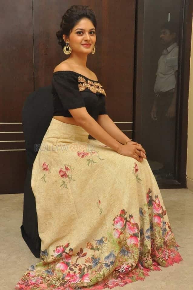 Actress Vaibhavi Shandilya At Next Nuvve Audio Launch Photos 11
