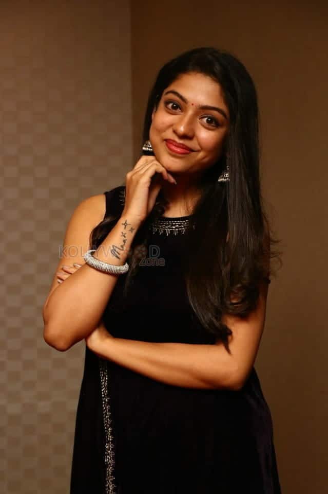 Actress Varsha Bollamma At 96 Movie 100 Days Photos 08