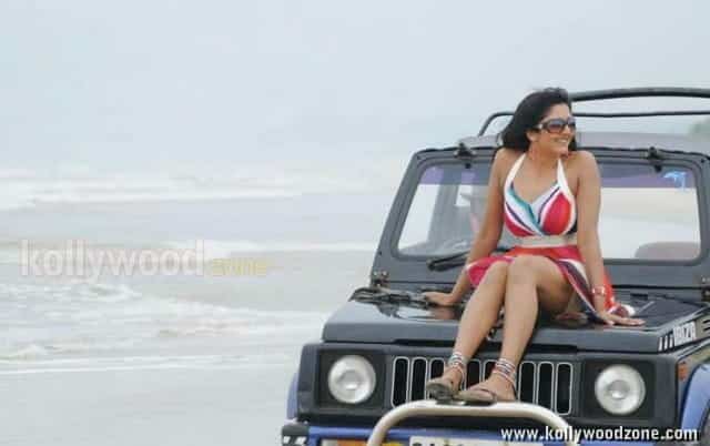 Actress Vimala Raman Hot New Pictures 08