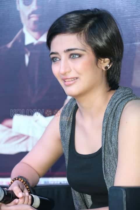 Akshara Haasan At Shamitabh Movie Press Meet Photos 14
