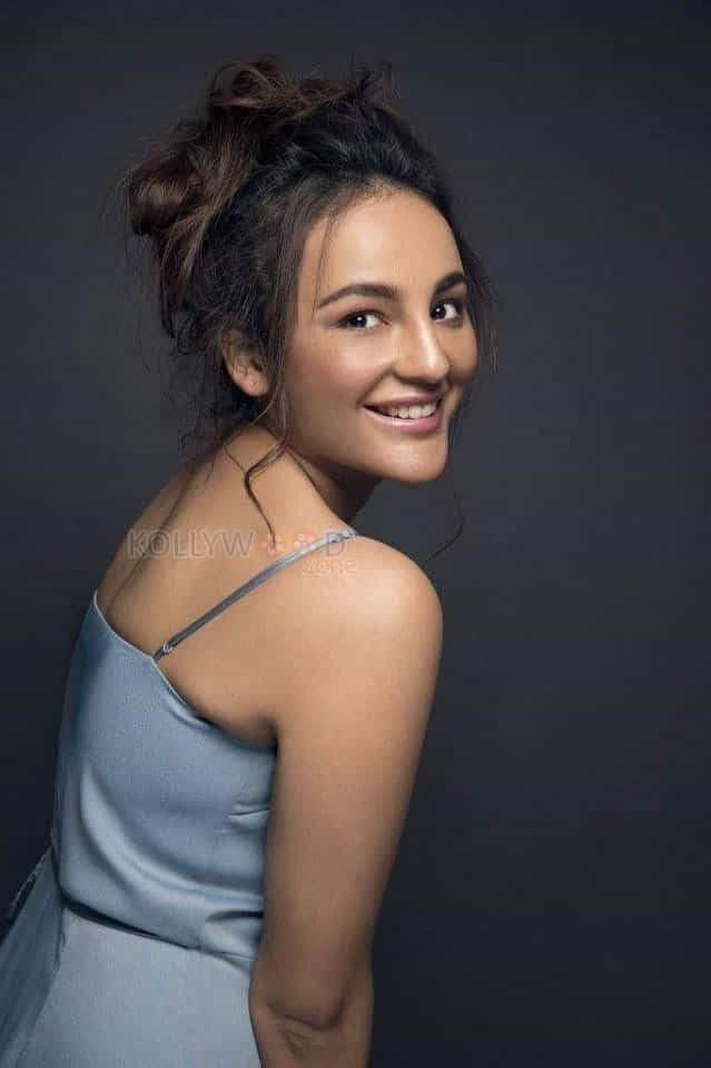 Beautiful Actress Seerat Kapoor Photoshoot Pictures 04
