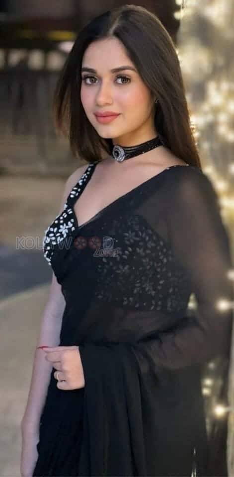 Beautiful Jannat Zubair Rahmani in a Transparent Black Saree Pictures 01