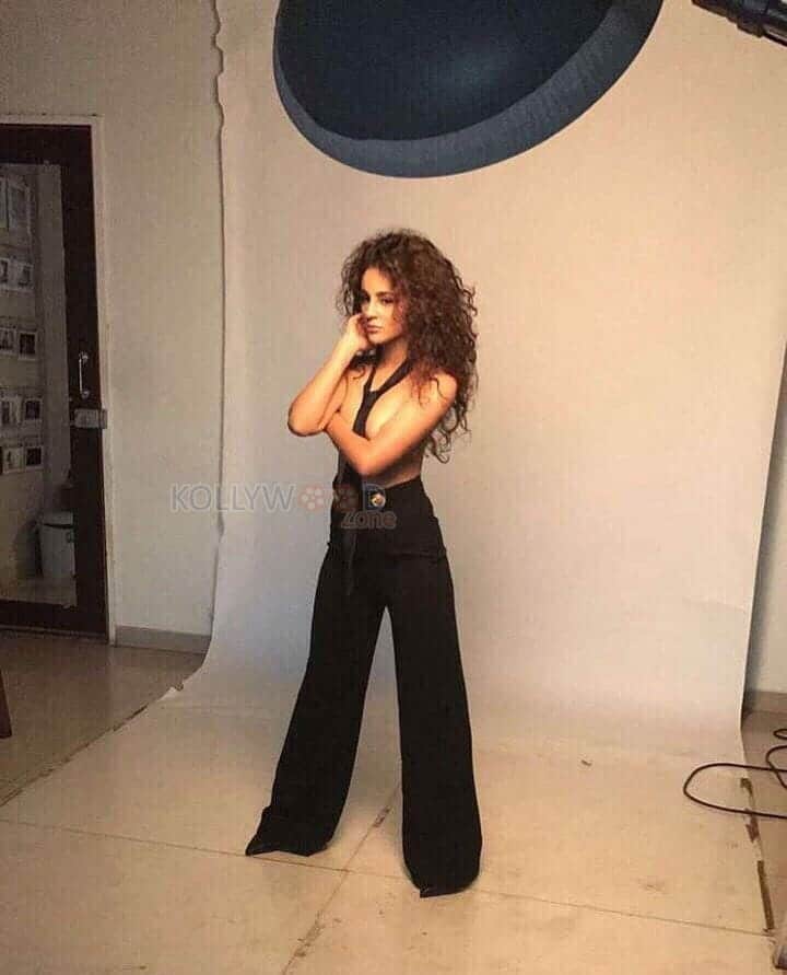 Beautiful Sexy And Hot Indian Model Actress Seerat Kapoor Photos 03