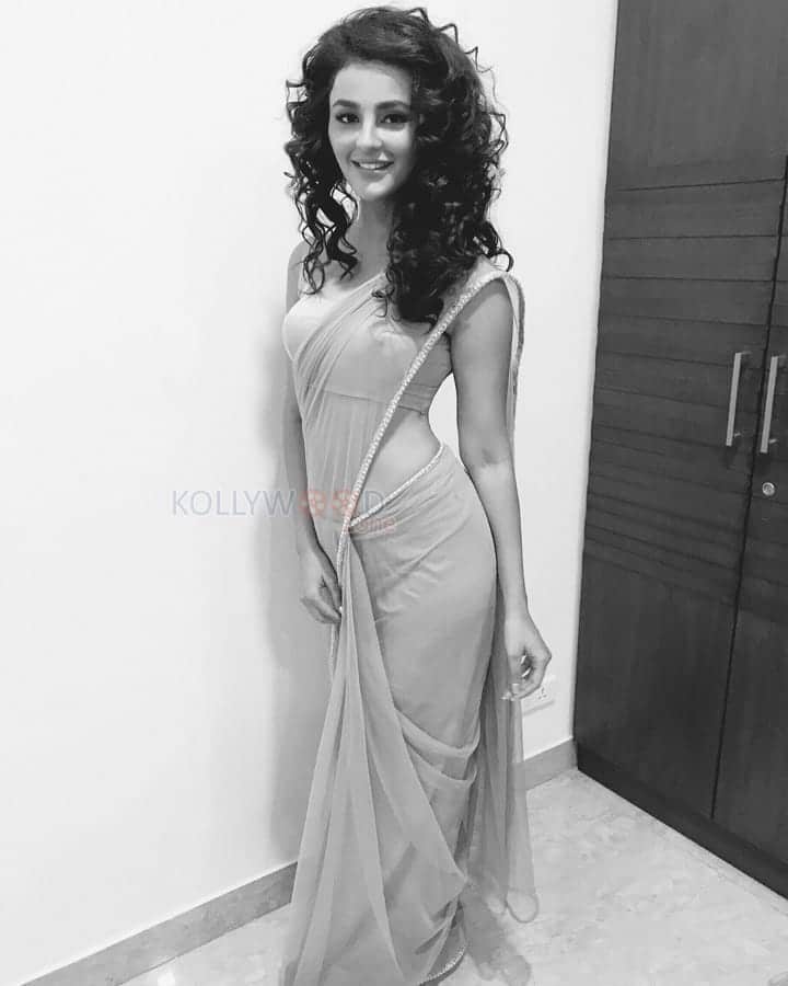 Beautiful Sexy And Hot Indian Model Actress Seerat Kapoor Photos 17