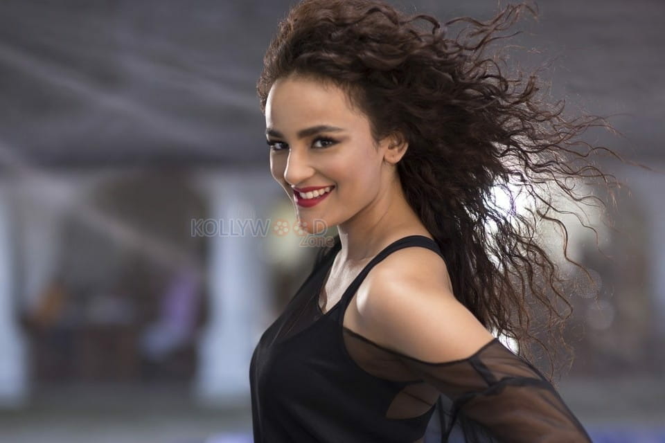 Beautiful Sexy And Hot Indian Model Actress Seerat Kapoor Photos 20