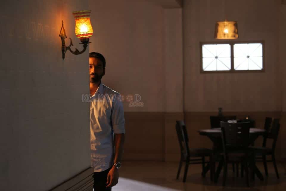 Dhanush in Naane Varuvean Movie Pictures 01