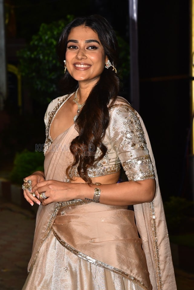 Heroine Aakanksha Singh at Shashtipoorthi Trailer Launch Event Photos 12
