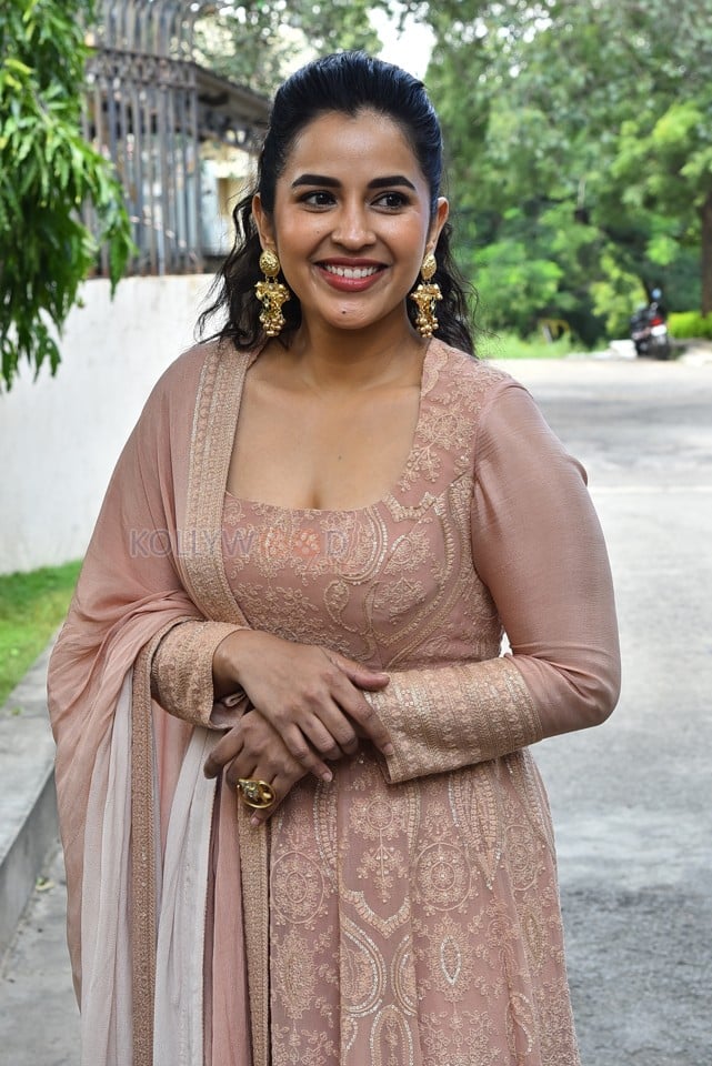 Heroine Komalee Prasad at Sasivadane Movie Press Meet Photos 02