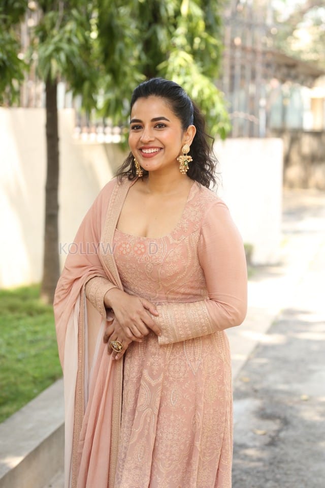 Heroine Komalee Prasad at Sasivadane Movie Press Meet Photos 12