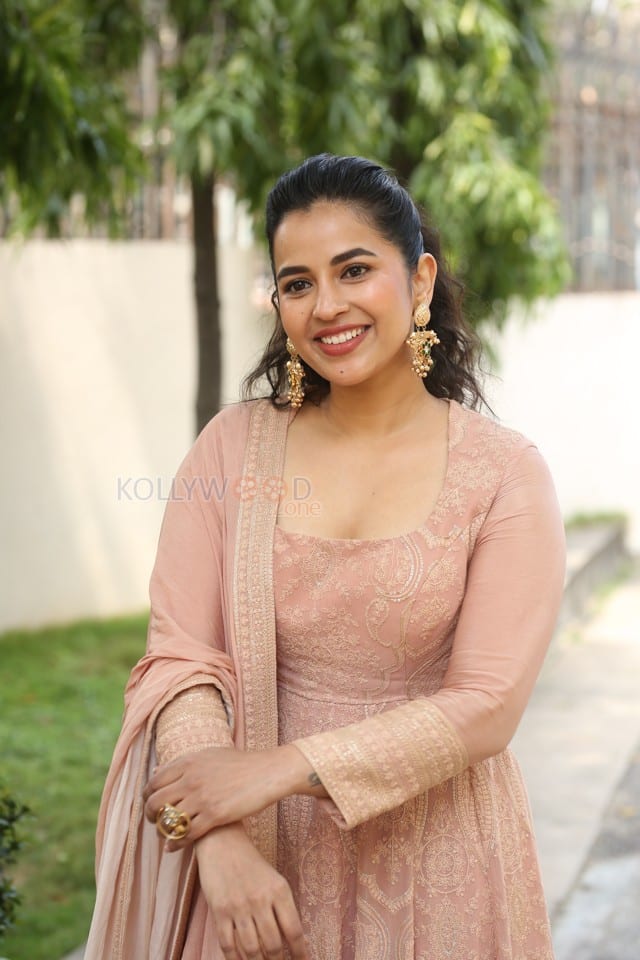 Heroine Komalee Prasad at Sasivadane Movie Press Meet Photos 15