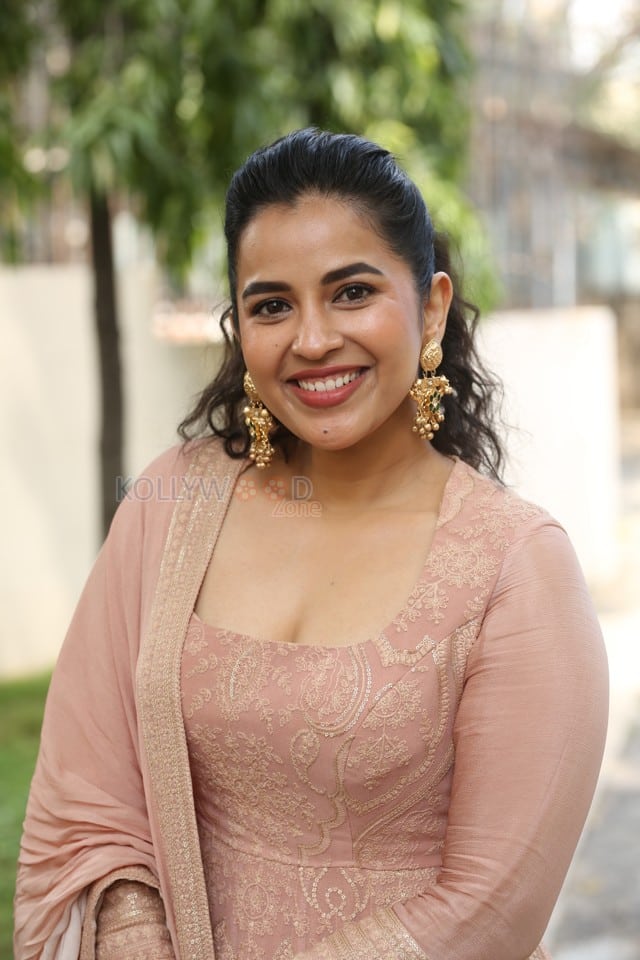 Heroine Komalee Prasad at Sasivadane Movie Press Meet Photos 17