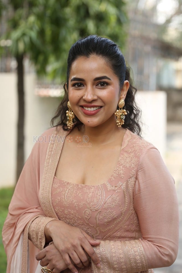 Heroine Komalee Prasad at Sasivadane Movie Press Meet Photos 20
