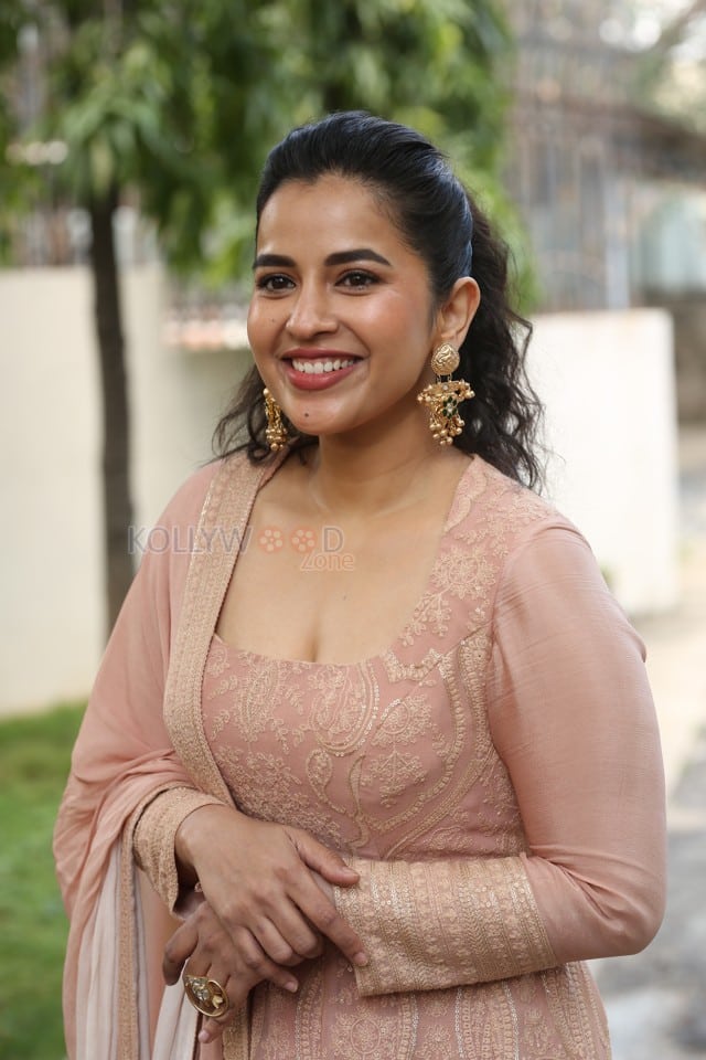 Heroine Komalee Prasad at Sasivadane Movie Press Meet Photos 21