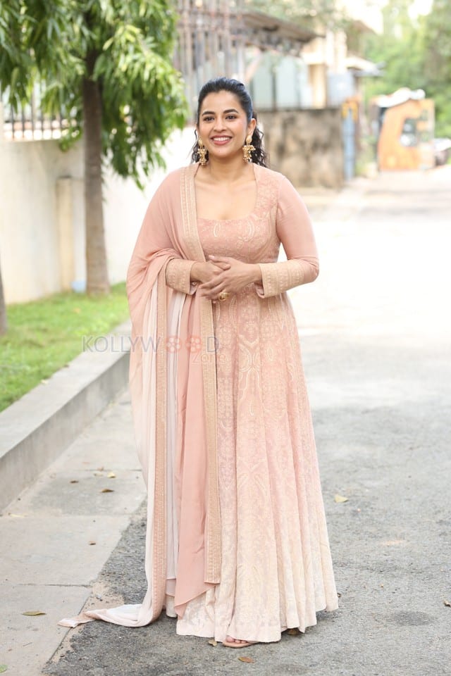 Heroine Komalee Prasad at Sasivadane Movie Press Meet Photos 22