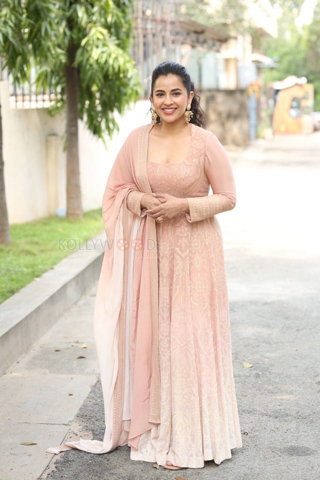 Heroine Komalee Prasad at Sasivadane Movie Press Meet Photos 23
