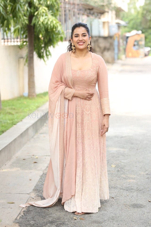 Heroine Komalee Prasad at Sasivadane Movie Press Meet Photos 24