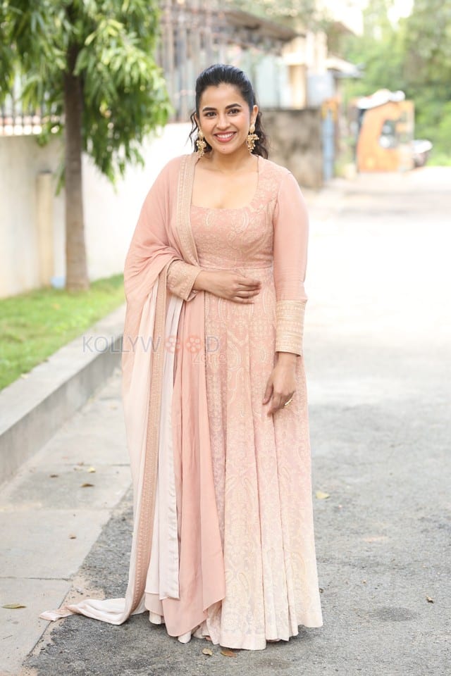 Heroine Komalee Prasad at Sasivadane Movie Press Meet Photos 26