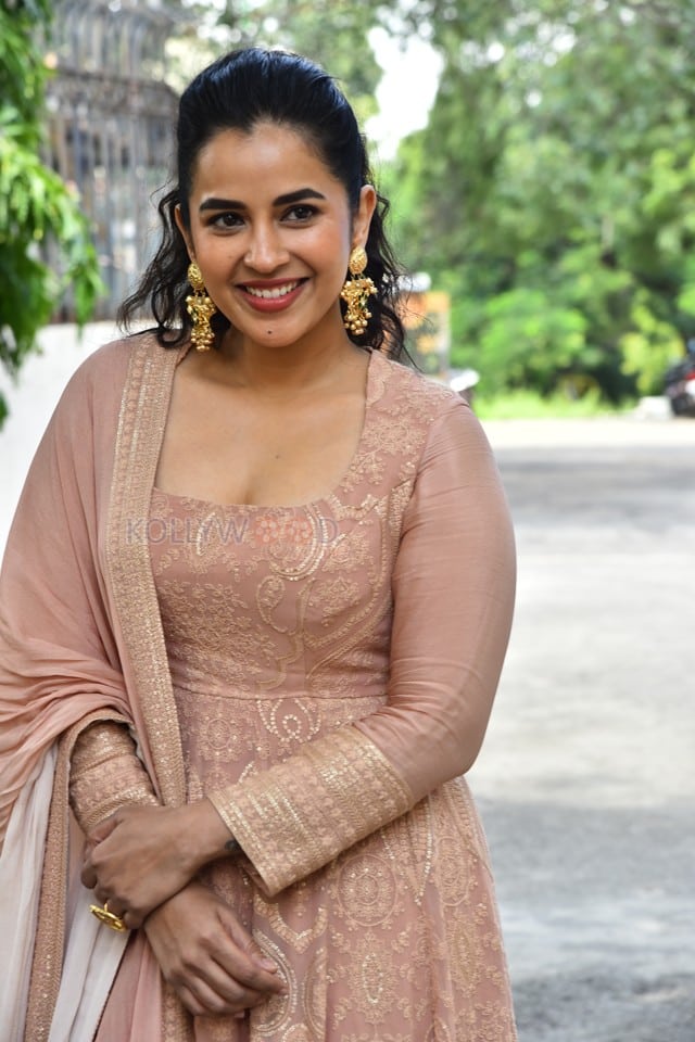 Heroine Komalee Prasad at Sasivadane Movie Press Meet Photos 32