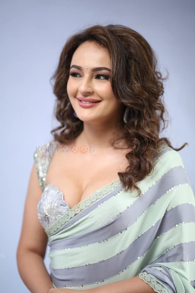Heroine Seerat Kapoor at Jathasya Maranam Dhruvam Movie Teaser Launch Photos 10