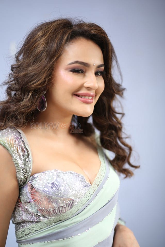 Heroine Seerat Kapoor at Jathasya Maranam Dhruvam Movie Teaser Launch Photos 19