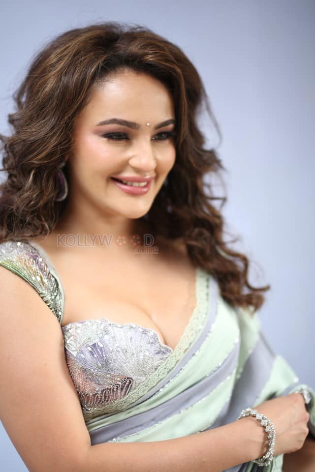 Heroine Seerat Kapoor at Jathasya Maranam Dhruvam Movie Teaser Launch Photos 21