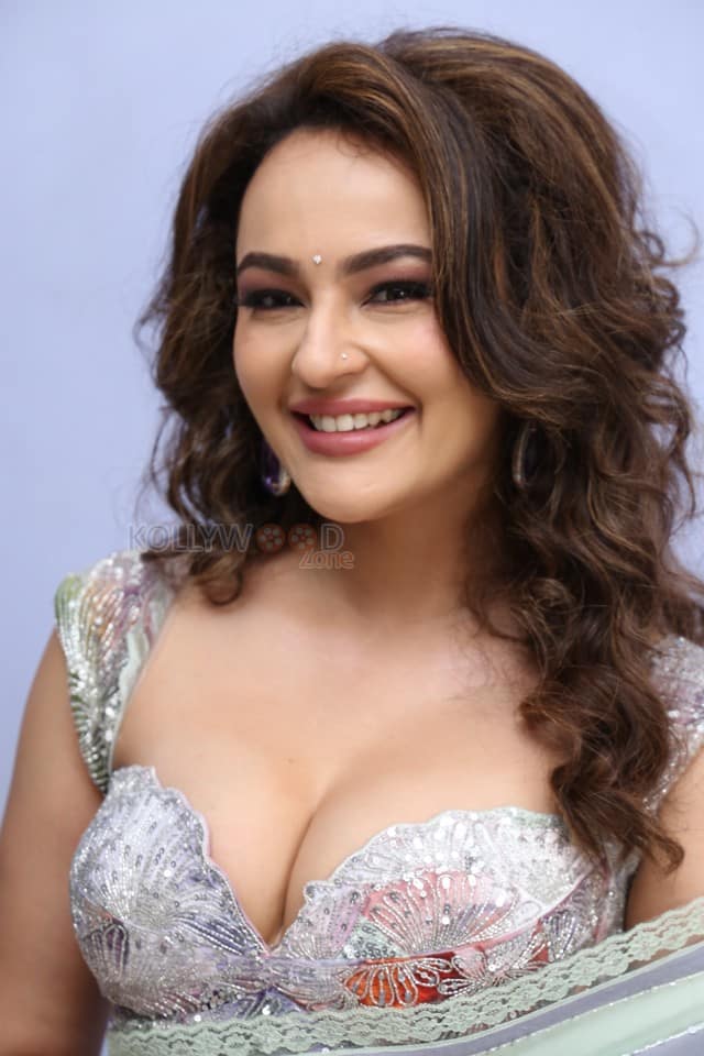 Heroine Seerat Kapoor at Jathasya Maranam Dhruvam Movie Teaser Launch Photos 29