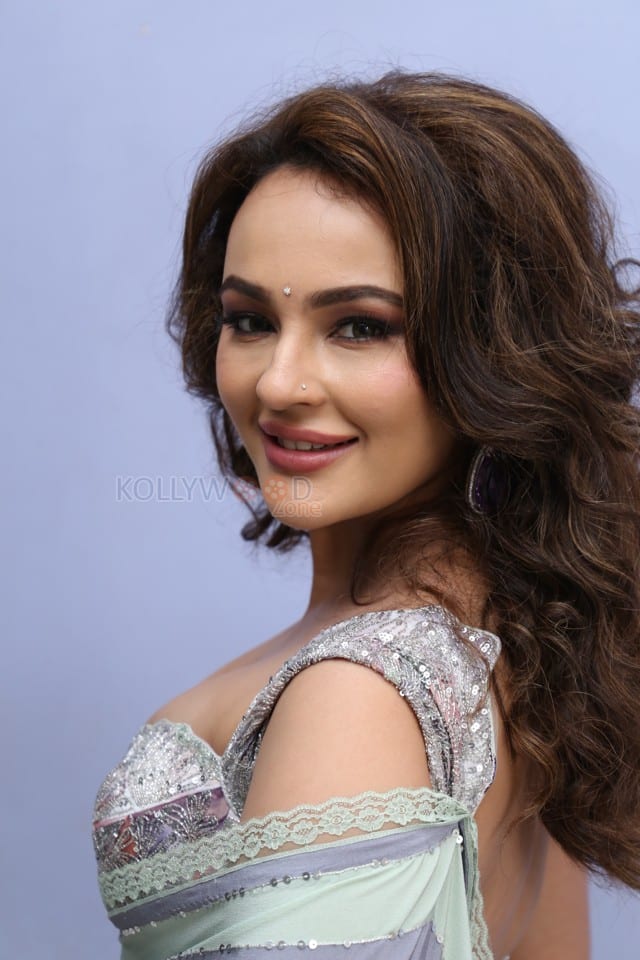 Heroine Seerat Kapoor at Jathasya Maranam Dhruvam Movie Teaser Launch Photos 31
