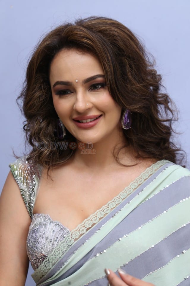 Heroine Seerat Kapoor at Jathasya Maranam Dhruvam Movie Teaser Launch Photos 32