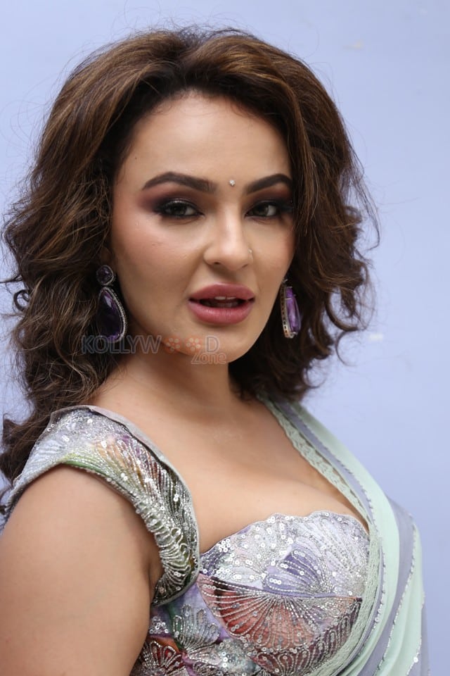 Heroine Seerat Kapoor at Jathasya Maranam Dhruvam Movie Teaser Launch Photos 33