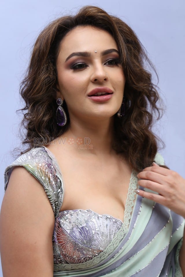 Heroine Seerat Kapoor at Jathasya Maranam Dhruvam Movie Teaser Launch Photos 37
