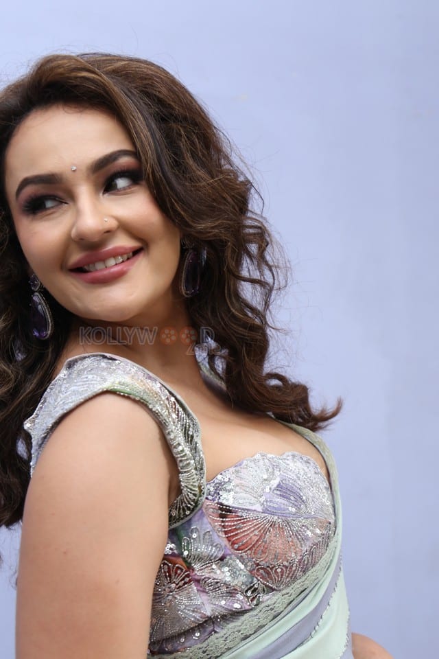 Heroine Seerat Kapoor at Jathasya Maranam Dhruvam Movie Teaser Launch Photos 38