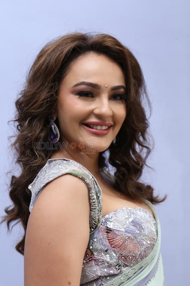 Heroine Seerat Kapoor at Jathasya Maranam Dhruvam Movie Teaser Launch Photos 39