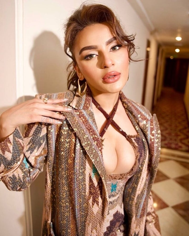 Iconic And Promising Actress Seerat Kapoor Cleavage at Tycoon Global Awards Photos 01