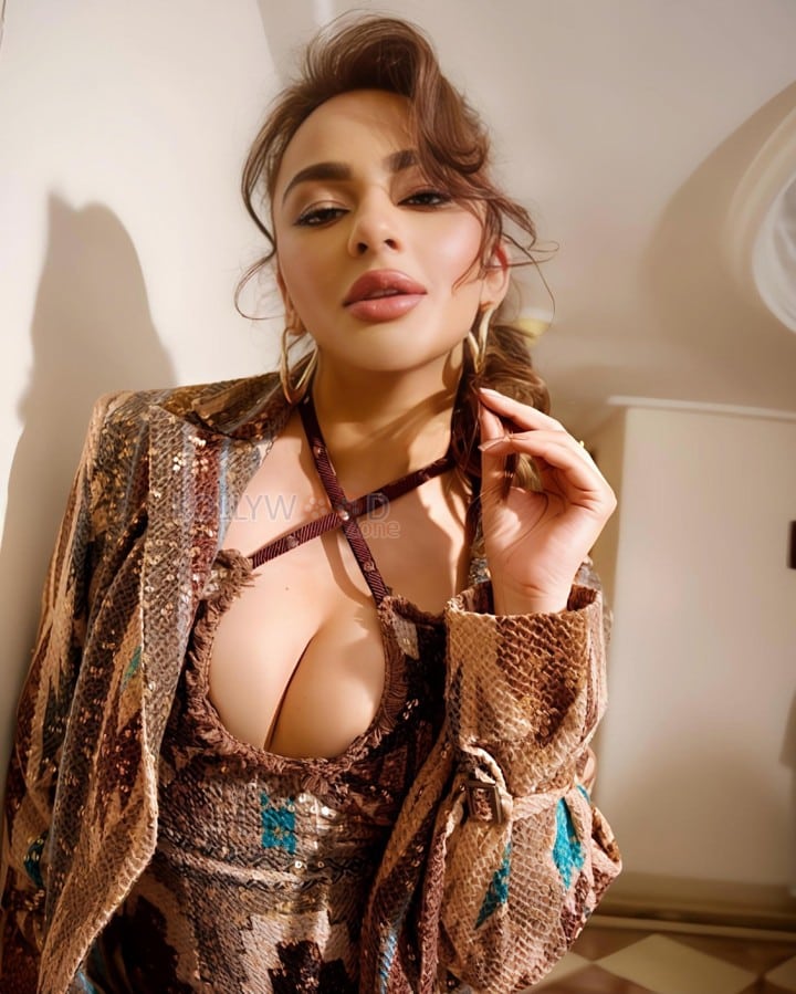 Iconic And Promising Actress Seerat Kapoor Cleavage at Tycoon Global Awards Photos 04