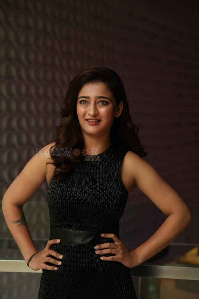 Kadarom Kondam Actress Akshara Haasan Interview Pictures 19