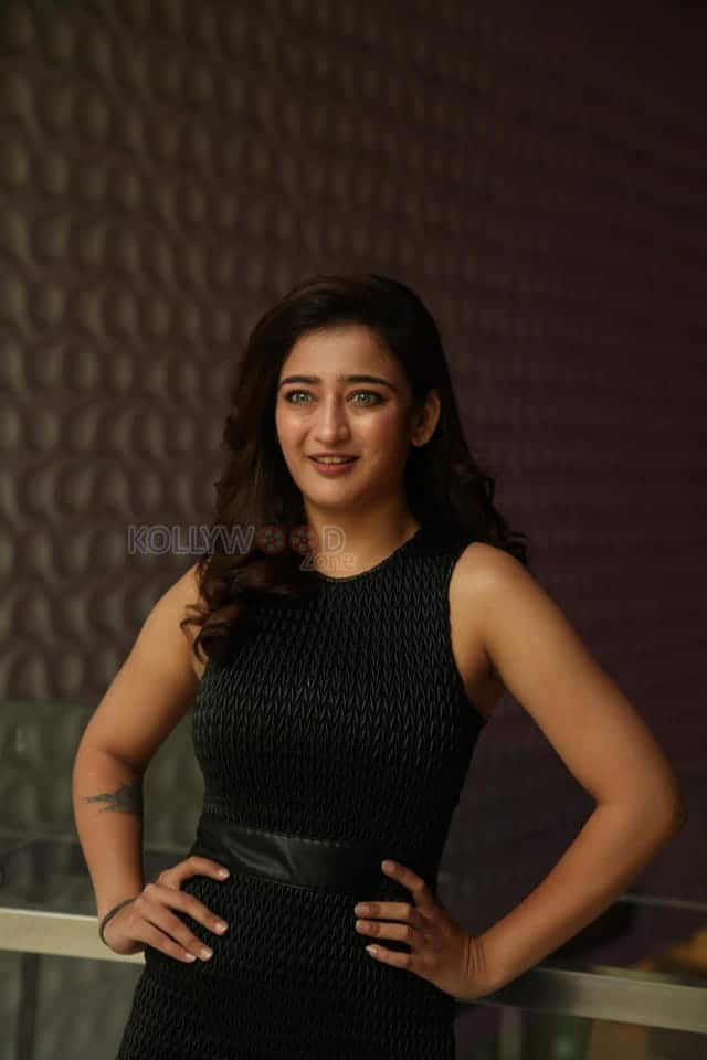 Kadarom Kondam Actress Akshara Haasan Interview Pictures 20