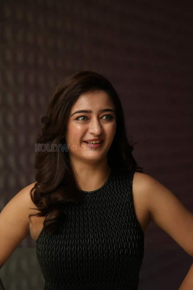 Kadarom Kondam Actress Akshara Haasan Interview Pictures 22