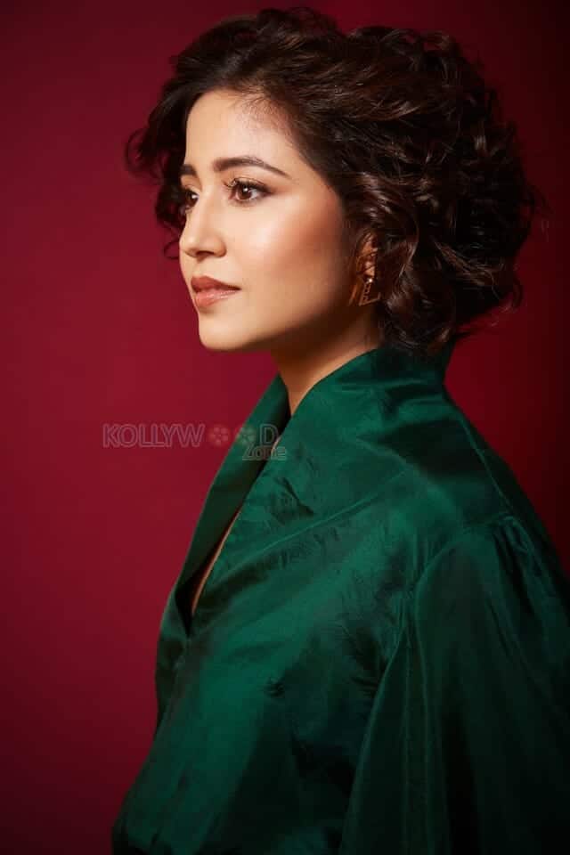 Kanjoos Makkhichoos Actress Shweta Tripathi Photo 01