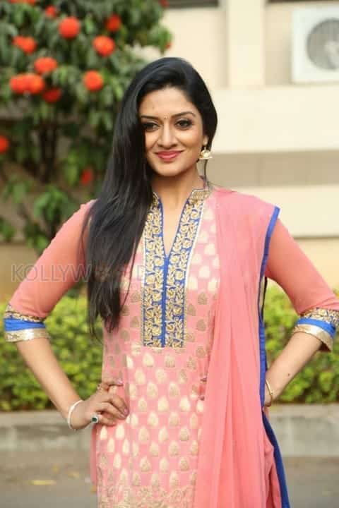 Mallu Actress Vimala Raman New Photos 08