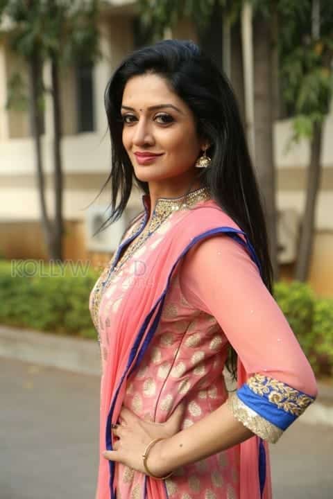 Mallu Actress Vimala Raman New Photos 09