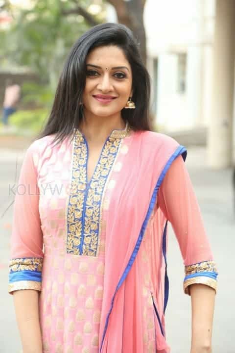 Mallu Actress Vimala Raman New Photos 22