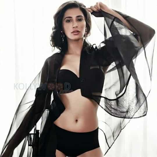 Nargis Fakhri Hot Sexy Photos 09