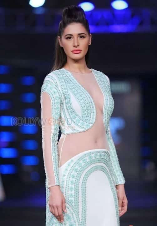 Nargis Fakhri Spicy Photos 01