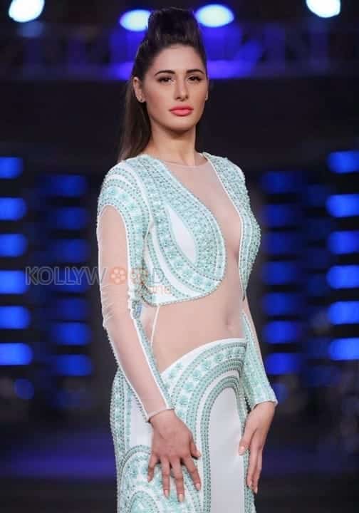 Nargis Fakhri Spicy Photos 02